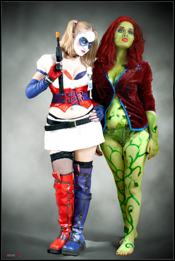 Poison Ivy and Harley Quinn- Arkham Asylum