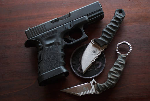 Glock 23 and Phantom Steelworks Knives