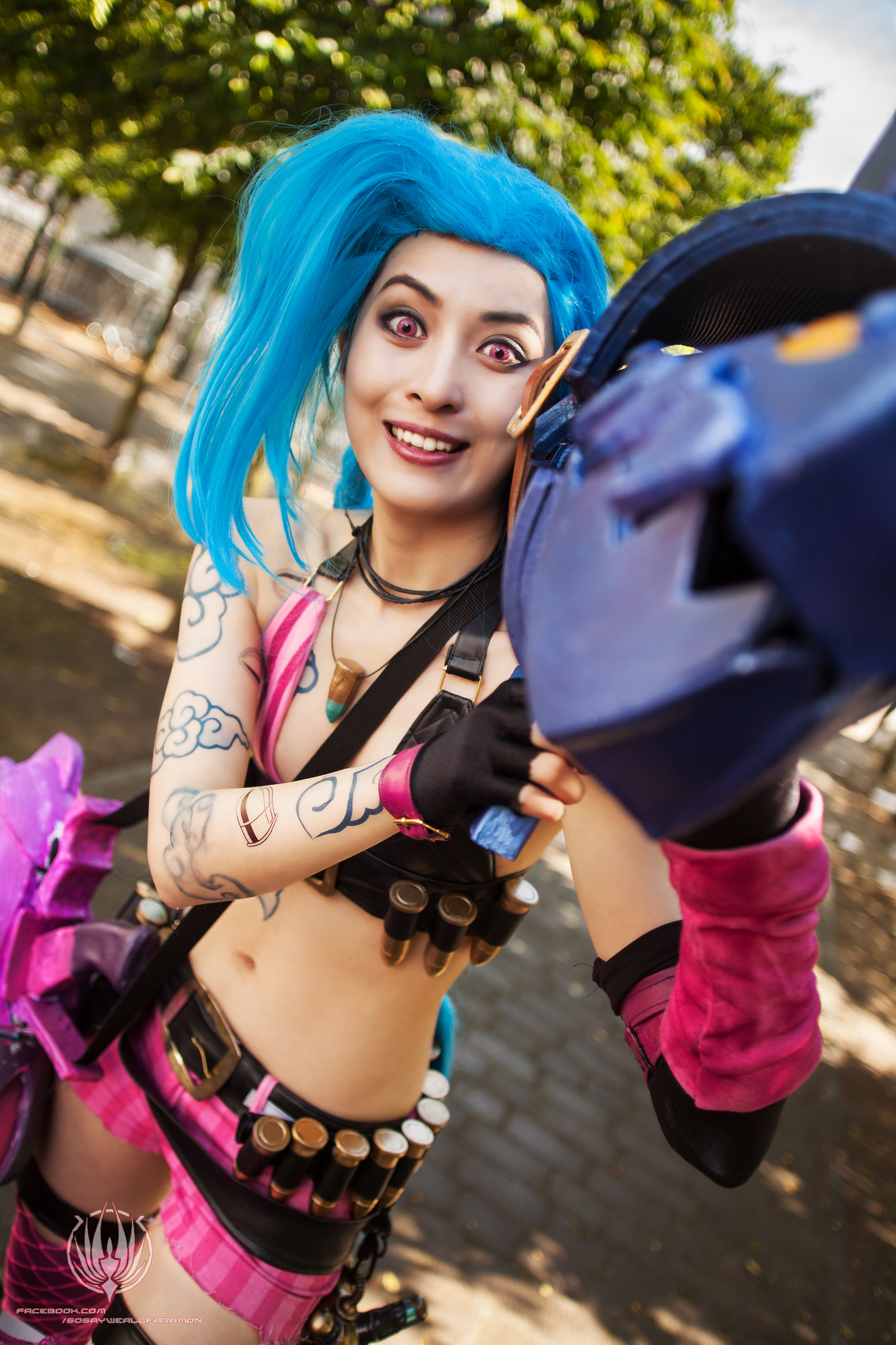 League of Legends - Jinx Cosplay @ Comic Con