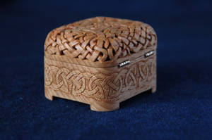 beechen music box woodcarving2