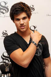 Taylor lautner so cute