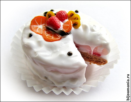 Cake 'Cream with fruit'