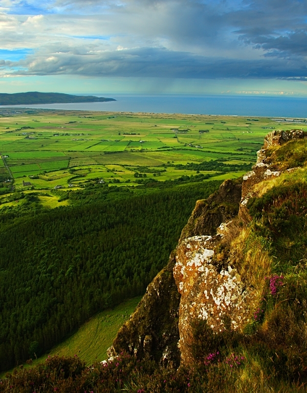Binevenagh and Benone by younghappy