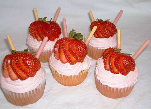 Strawberries 'n Cream Cupcakes