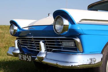 Ford Fairlane 500 front