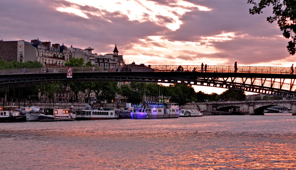 Paris, Pont de Solferino by Hadcorp on DeviantArt Paris, Pont de Solferino by Hadcorp on DeviantArt