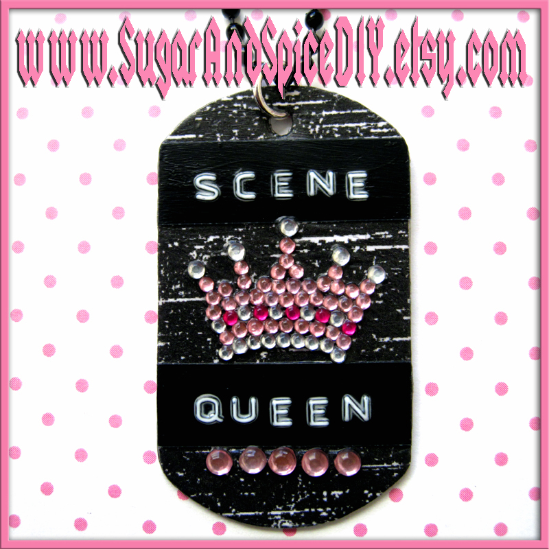 Scene Queen Crown Necklace