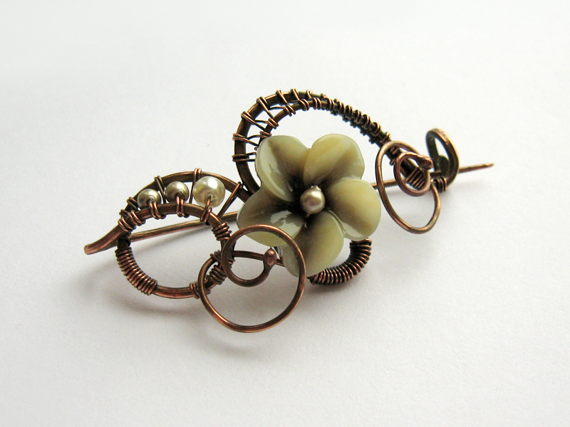 Brooch 'Smoky orchid'