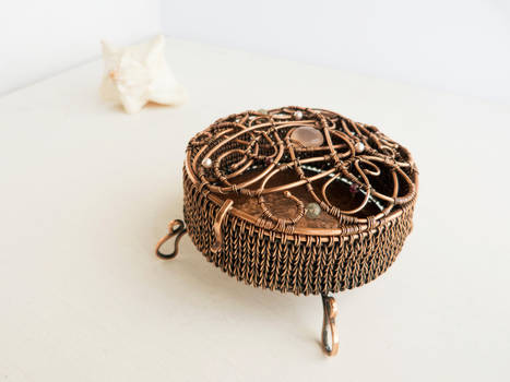 Jewelry box - wire sculpture