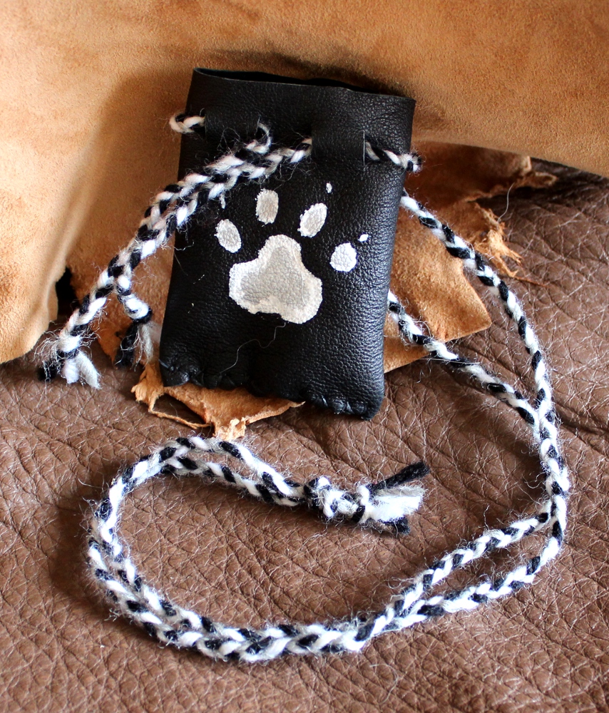 Pawprint pouch