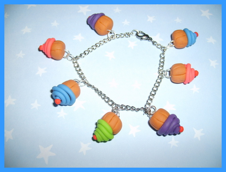 Cupcake Bracelet.