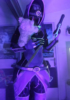 Tali Zorah Nar Rayya + Black light