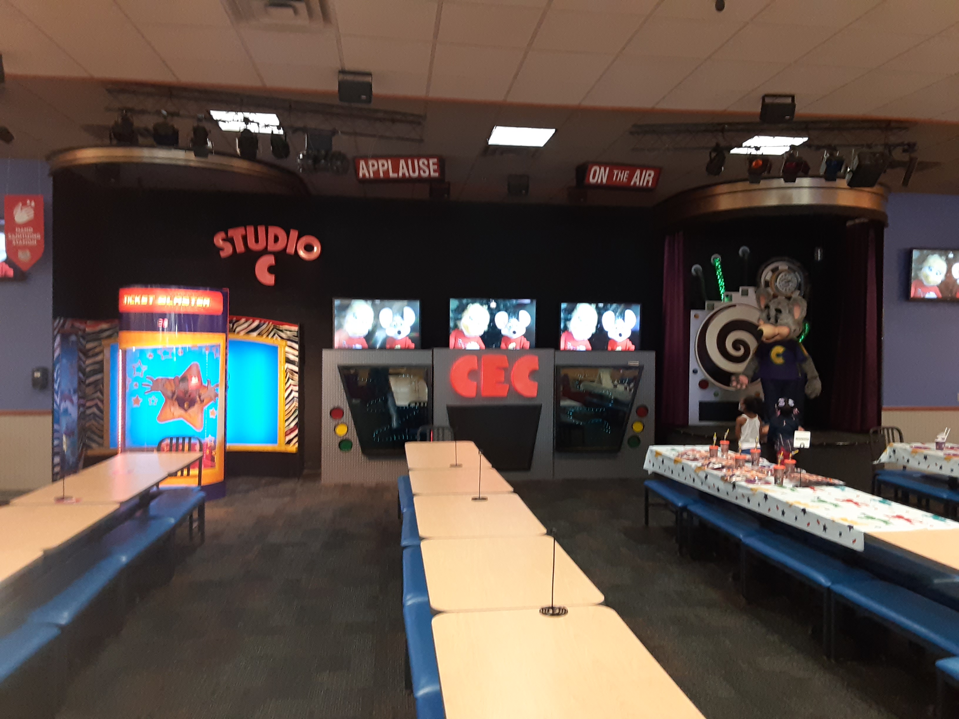 Studio C Beta (Chuck.E.Cheese) by EdwinTD on DeviantArt