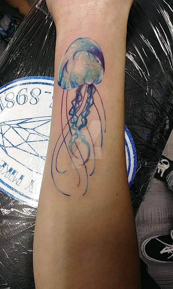 Man Of War Jellyfish Tattoo 15 Beautiful And Vibrant Jellyfish Tattoos