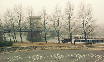 .chain bridge,