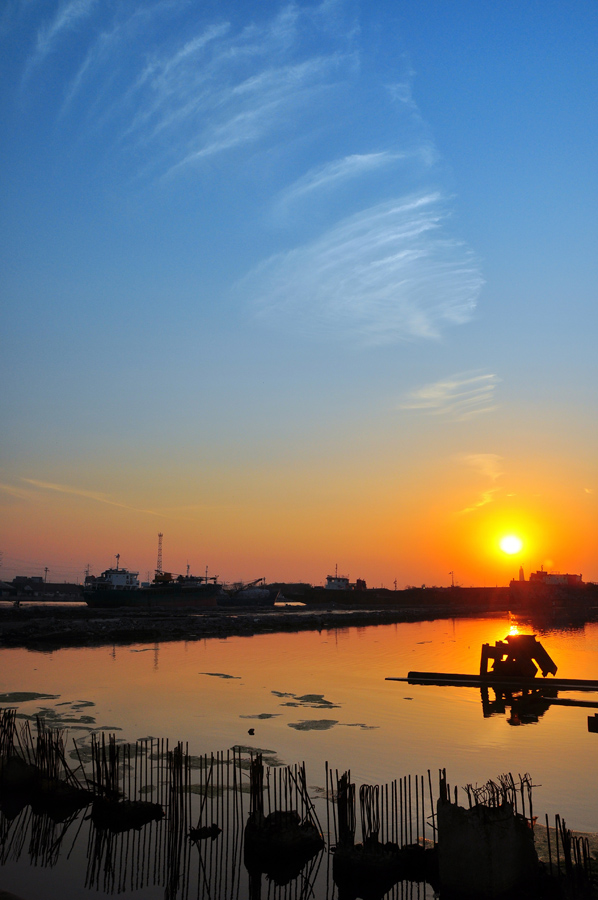 senja di ujung kota