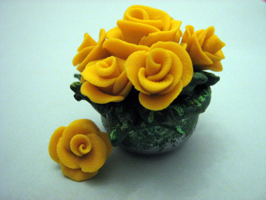Yellow Rose Pot