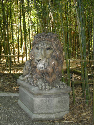 Lion Statue 2 by robhas1left
