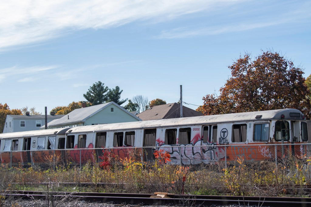 Orange Line Signs MBTA Orange Line Hawker Siddeley 1200s W/ Graffiti by Coolguytooez on ...