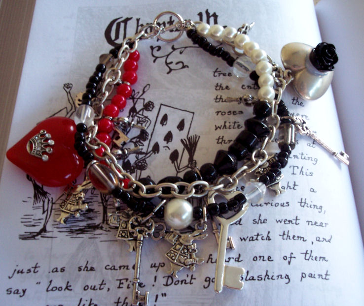 Queen of Hearts Bracelet by neurolepsia
