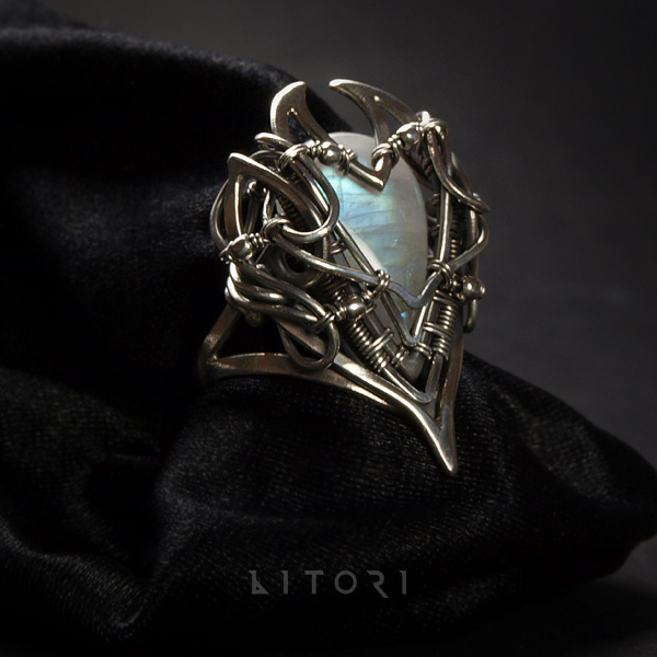 CENTURITRON silver ring with moonstone