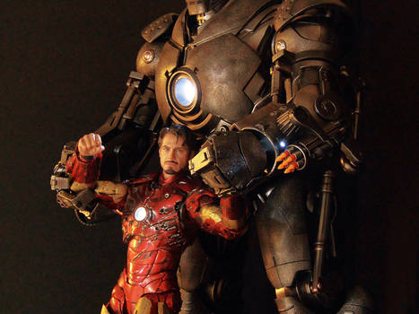Hot Toys Iron Monger and Custom Iron Man