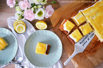 Lemon curd cake