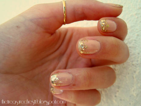 Prettiest Glitter Nude Nails!