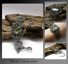 Meriel- wire wrapped bracelet