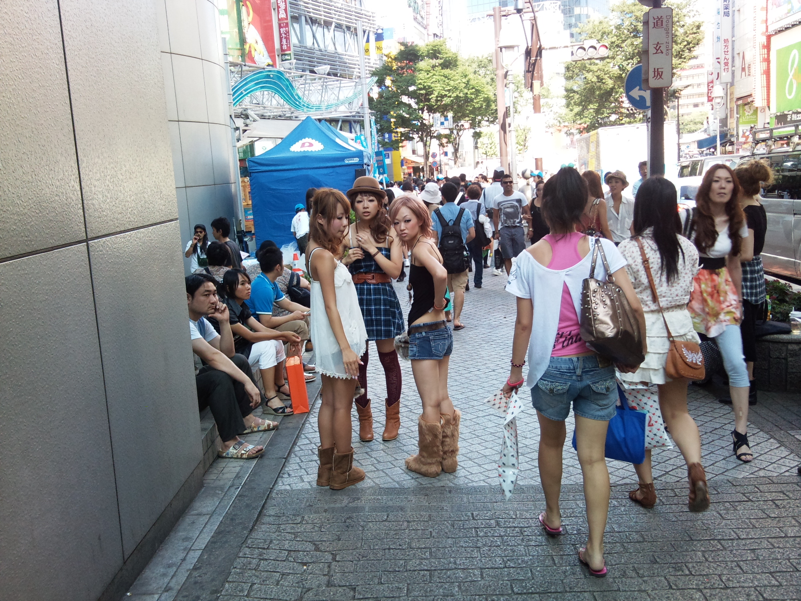 Fashionable girls in Shibuya