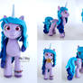 Izzy Moonbow plush