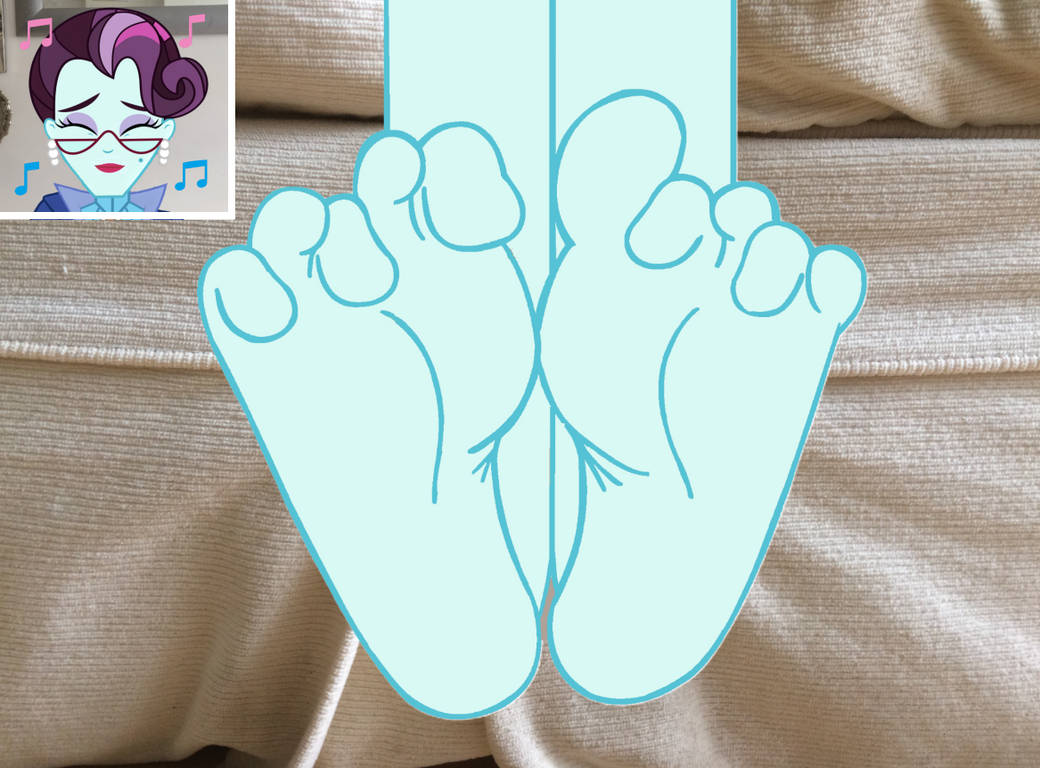 cinch wiggles her toes while listening to music by yungstuff on DeviantArt