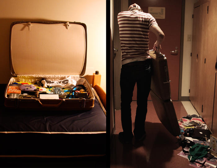 Выселение супруга из квартиры. Мужчина собирает вещи. Чемодан в квартире. Чемоданы с вещами в комнате. Собранный мужской чемодан в квартире.