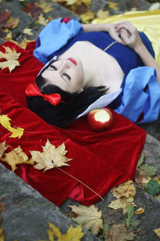 Sleeping Snow White