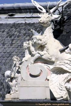 Deer and putto on the roof