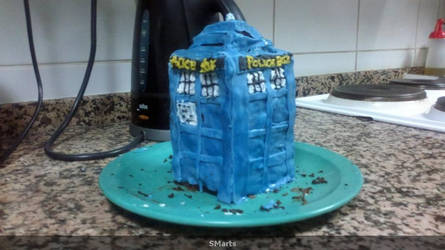 Homemade TARDIS cake - 2