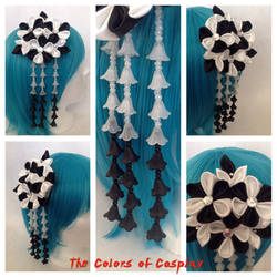 Black and White Kanzashi with Bell Flower Beads