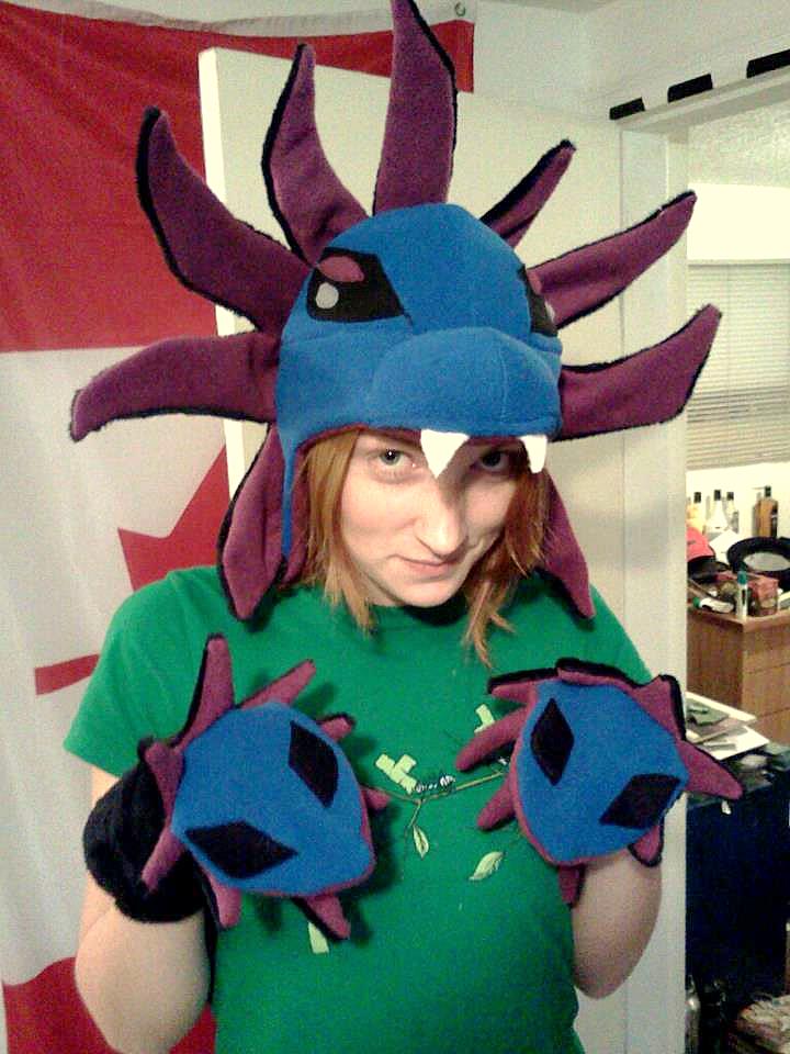 Hydreigon Hat and Mittens by fireflytwinkletoes
