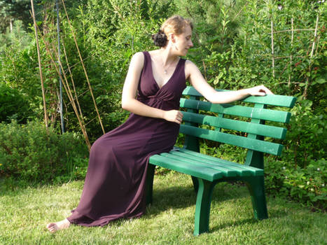 lady - garden bench 4