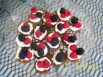 delicous fourth of july mini tarts anyone?