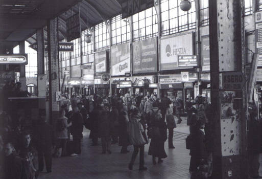 Crowd at station 2