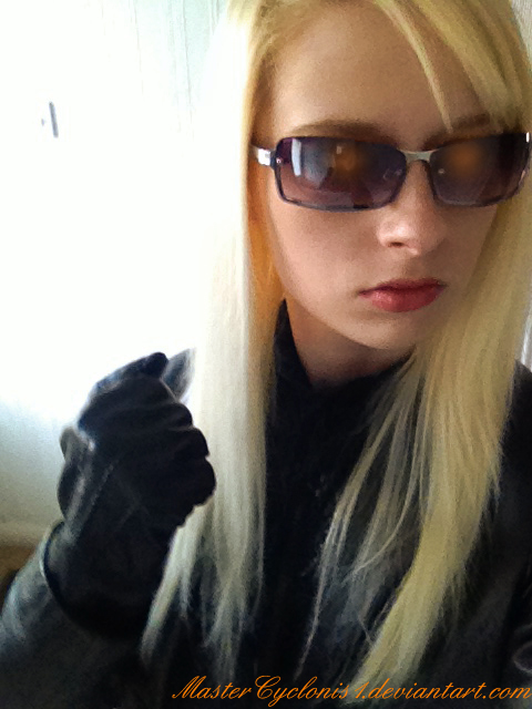 Female Midnight Albert Wesker cosplay