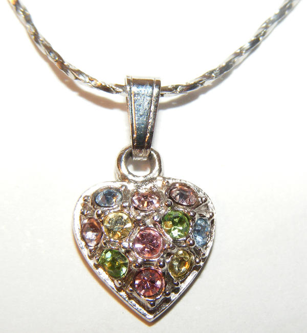 Jewelery -Heart Necklace-Close