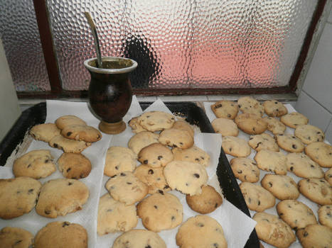 Nut and chocolate chips cookies