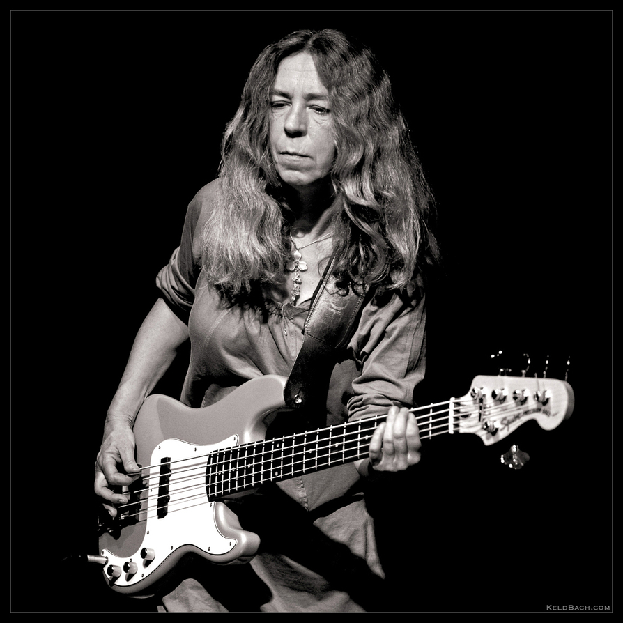 Bass Mama in Mono