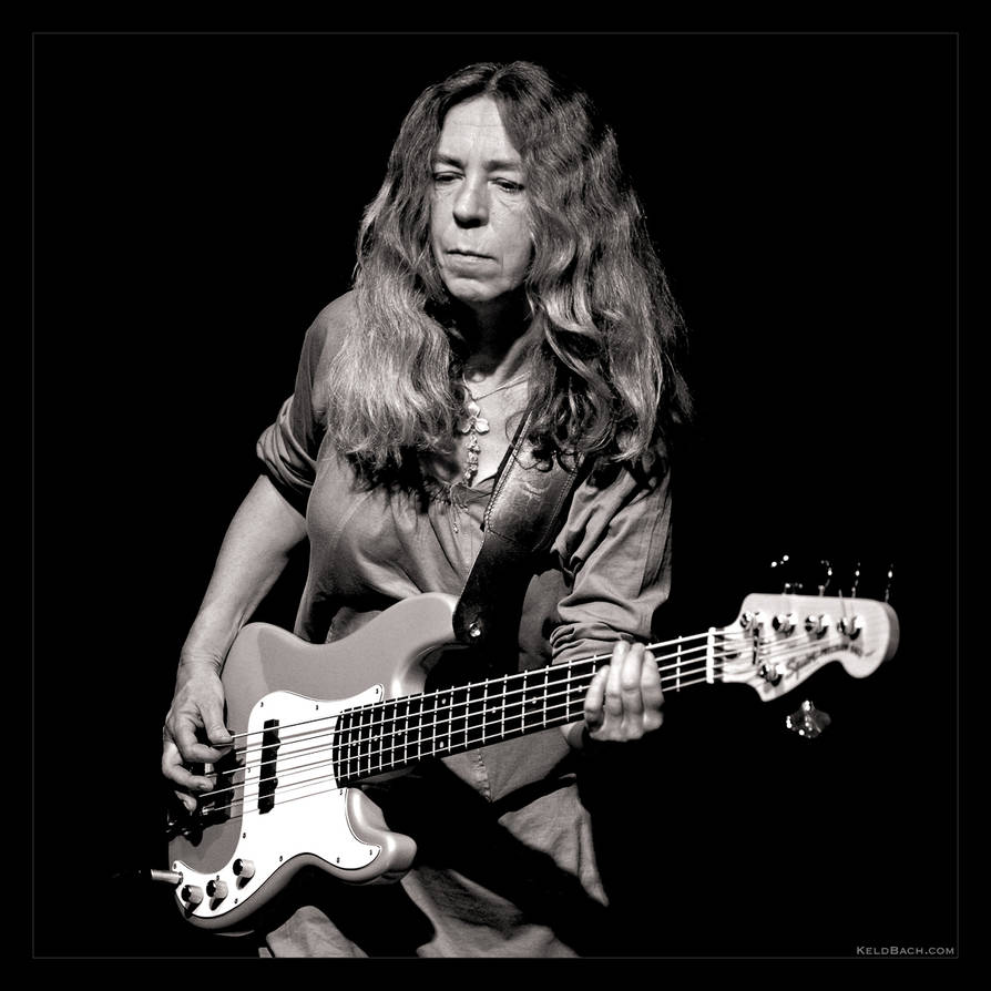 Bass Mama in B/W by KeldBach