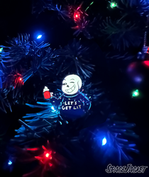 Glow-in-the-Dark Christmas Sans Pin