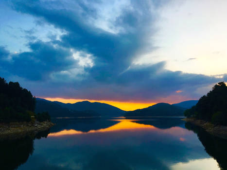 Ampollino lake