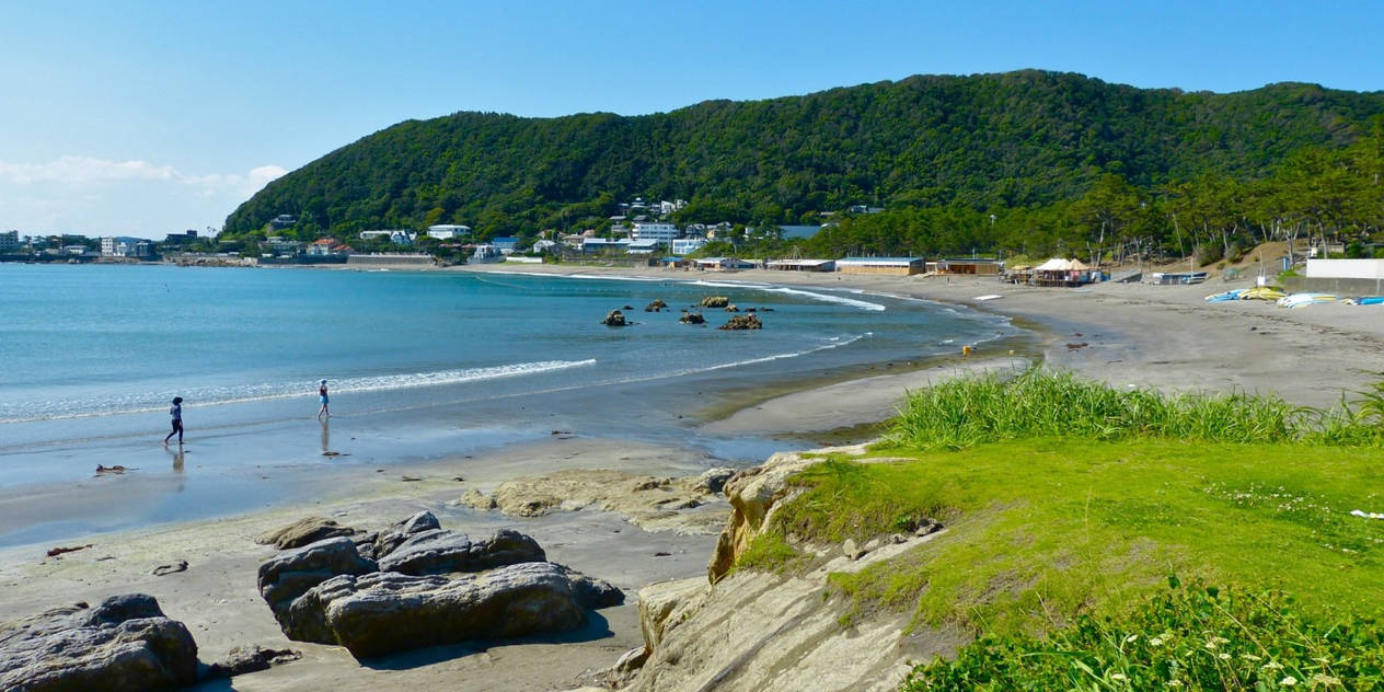 Отдых на японском море. Камакура Япония пляж. Пляж Хоккайдо. Остров Хоккайдо пляж. Вакаяма Япония пляж.