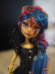 Monster High OOAK Repaint Faceup Gilda Goldstag